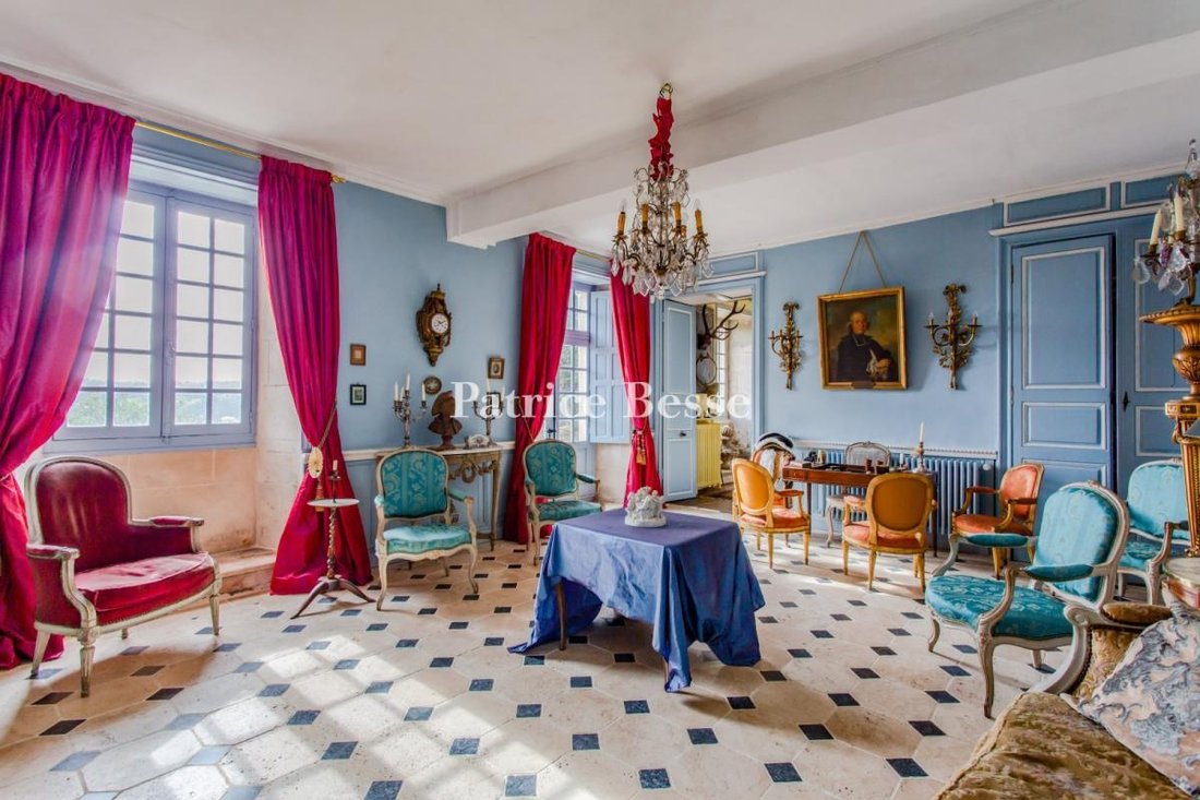 Le Rêve de Pierre: An 18th-Century Chateau’s Whisper in Poitiers’ Heart