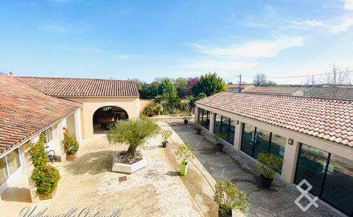 House in Paille, Nouvelle-Aquitaine, France 1