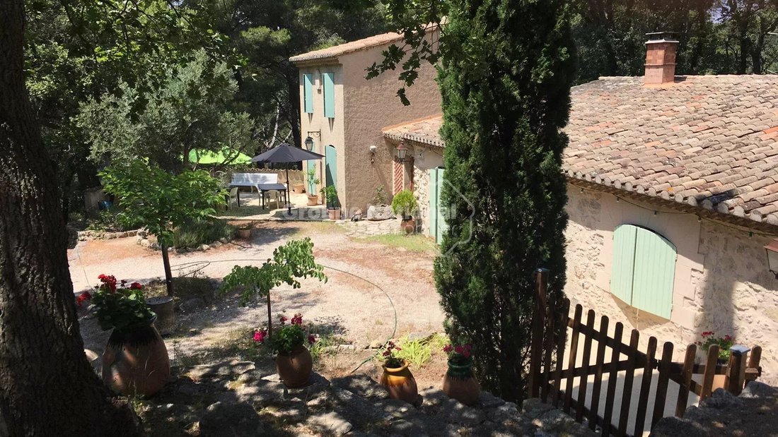 House in Le Vallon-La Croix Blanche-Basses Viougues-Coustelade, Salon-de-Provence, France 3 - 13768737