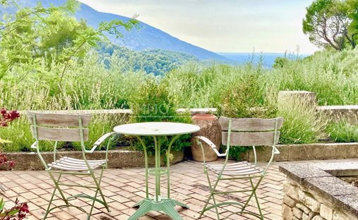 House in Oppède, Provence-Alpes-Côte d'Azur, France 1