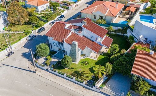 House in Amora, Setubal, Portugal 1