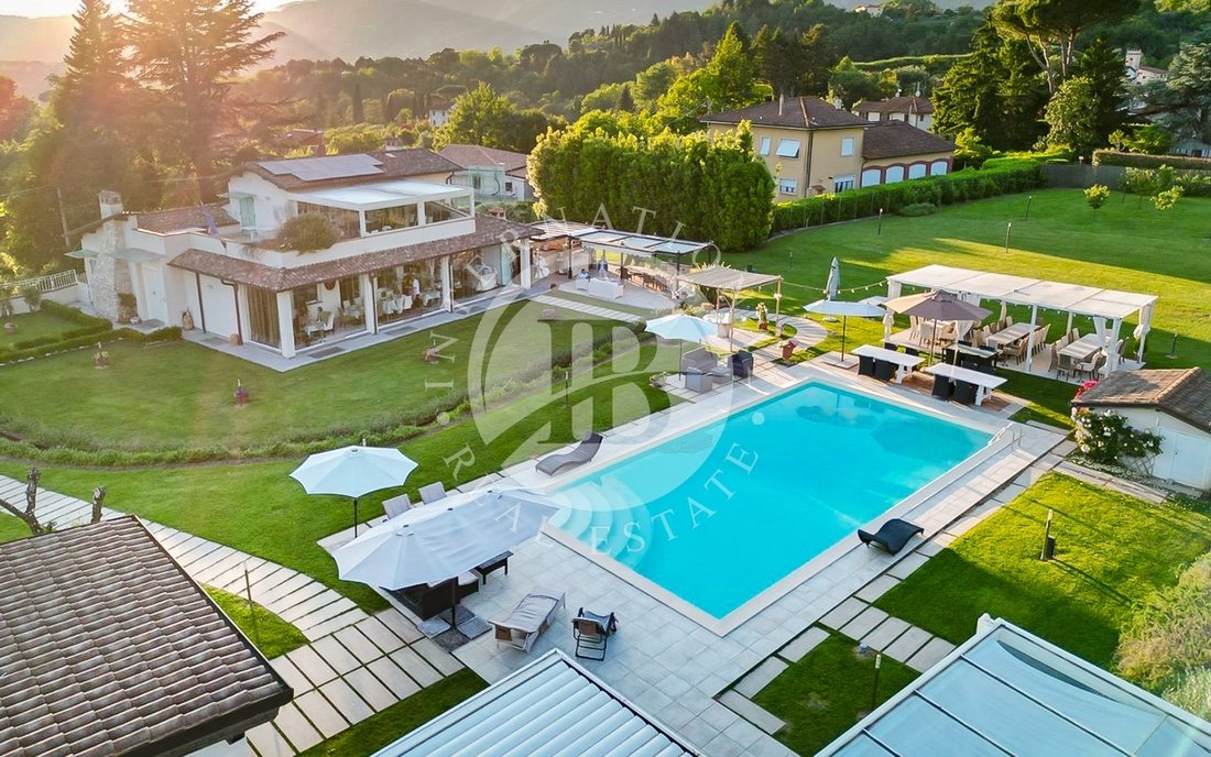 Villa in Camaiore, Tuscany, Italy 1 - 14898457
