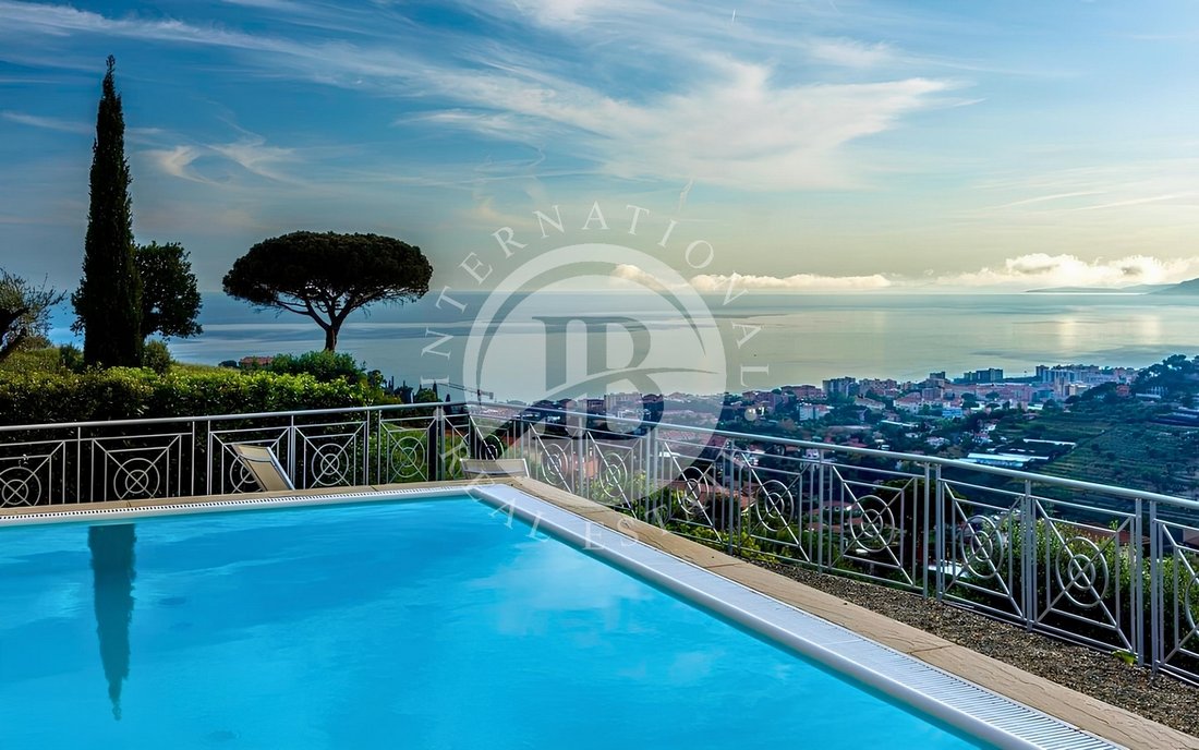 Villa in Bordighera, Liguria, Italy 1 - 14898456