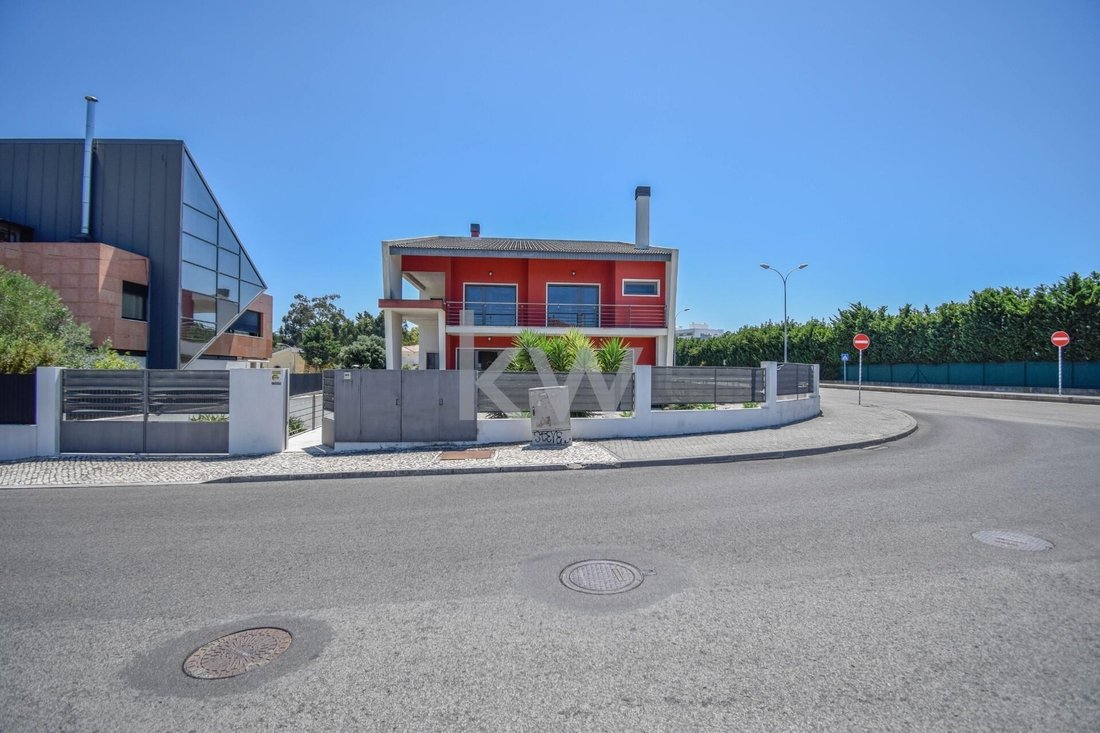 Townhouse in Carnaxide e Queijas, Lisbon, Portugal 2 - 14908460