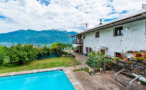 House in Cadenazzo, Ticino, Switzerland 1