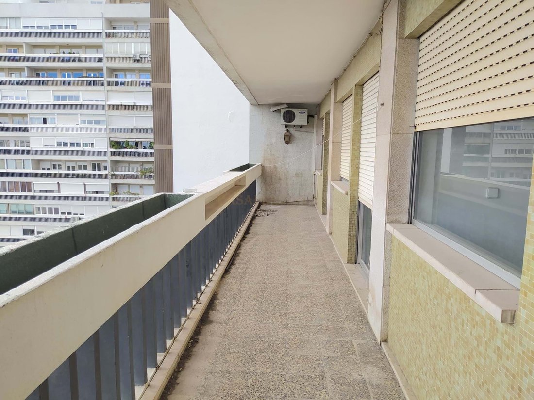 Apartment in Alvalade, Lisbon, Portugal 3 - 14926194
