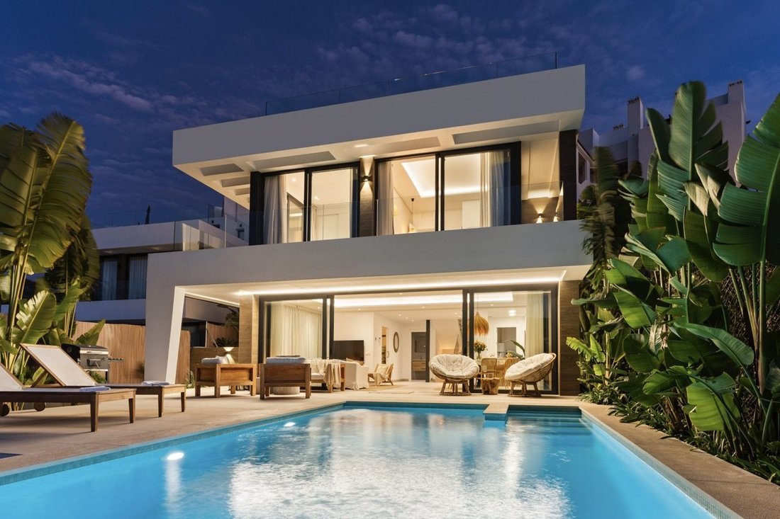 Villa a Estepona, Andalusia, Spagna 1 - 14926722