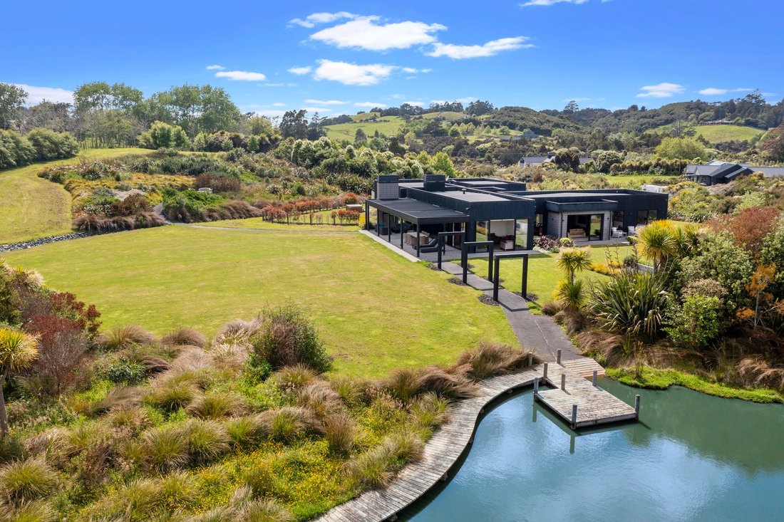 House in Wainui, Auckland, New Zealand 2 - 14926799