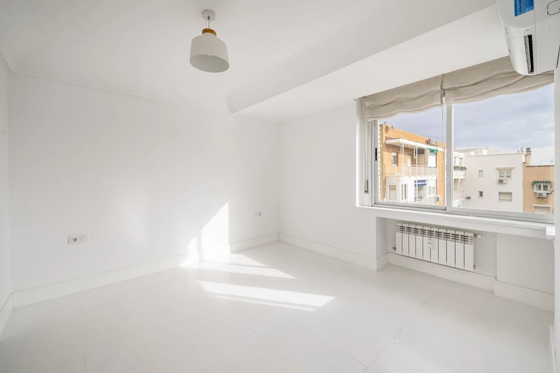 Apartment in Barrio Salamanca, Community of Madrid, Spain 2 - 14931106