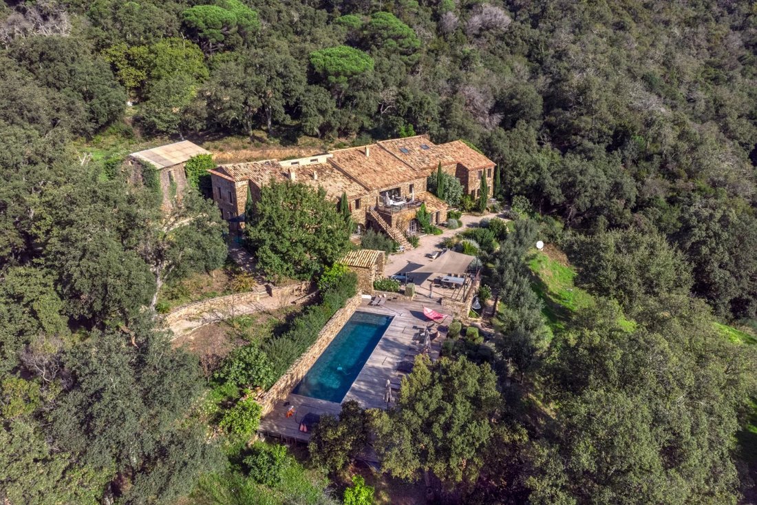 Estate in La Garde-Freinet, Provence-Alpes-Côte d'Azur, France 3 - 14935061