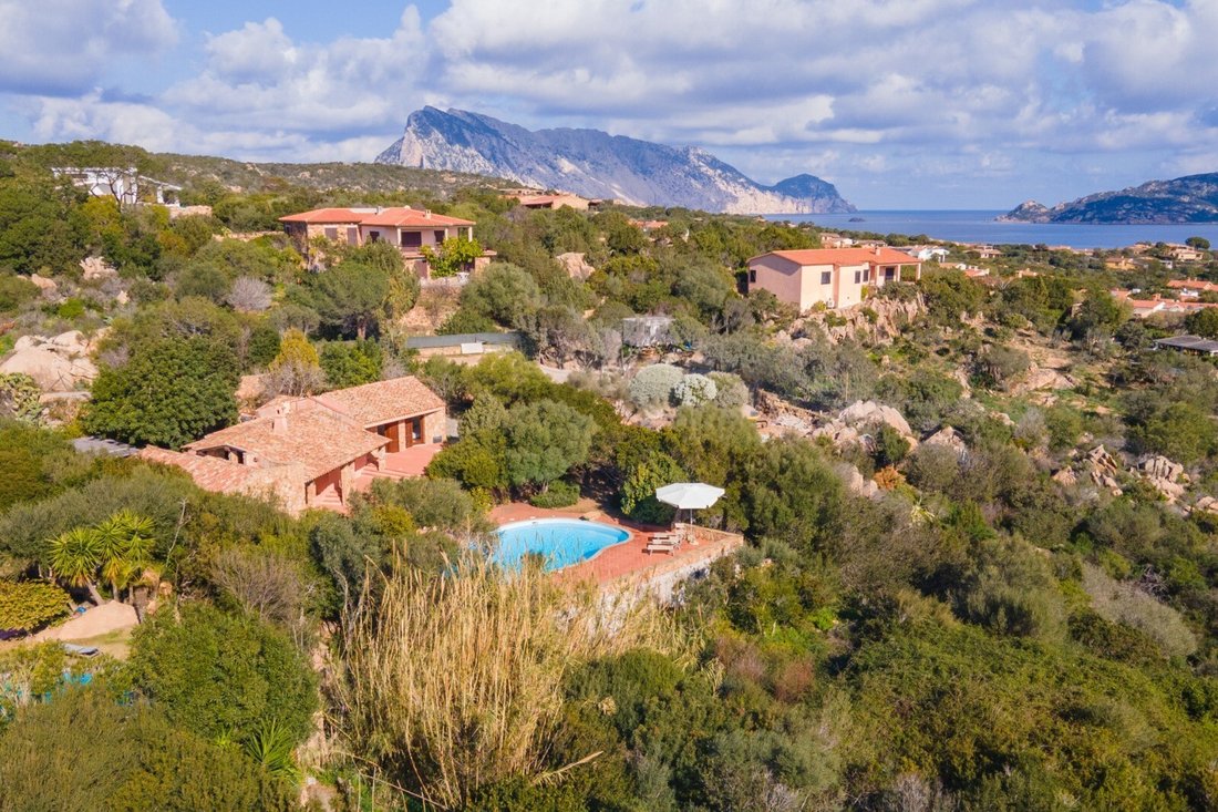 Casa en Cala Liberotto, Cerdeña, Italia 1 - 13856897