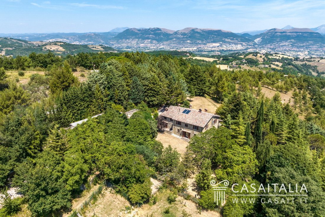 Country House in Gubbio, Umbria, Italy 3 - 12196294
