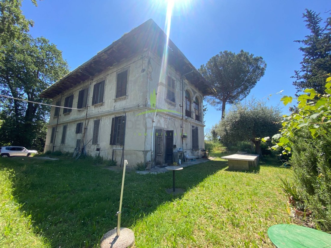 Villa in Borgo Chiaro-Stadio District, Ascoli Piceno, Marche 1 - 14942266
