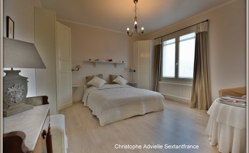 Castle for Sale in Saussignac, Nouvelle-Aquitaine, France