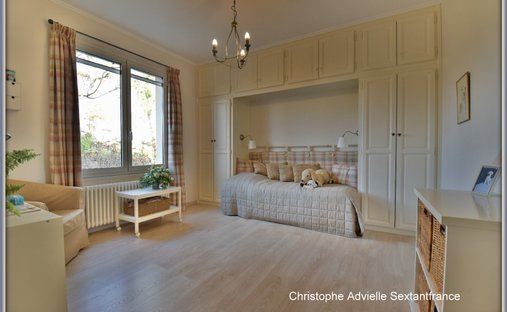 Castle for Sale in Saussignac, Nouvelle-Aquitaine, France