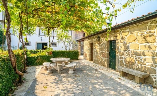 Townhouse in Ferreiros, Prozelo e Besteiros, Braga, Portugal 1