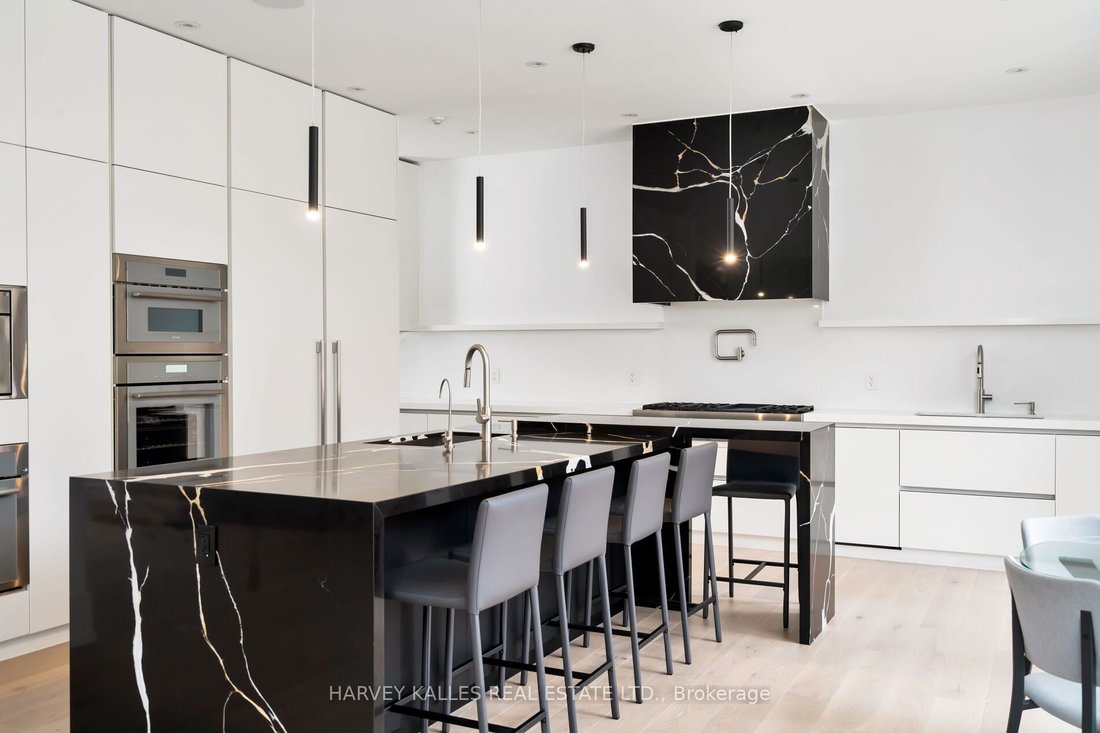 House in Toronto, Ontario, Canada 2 - 14943147