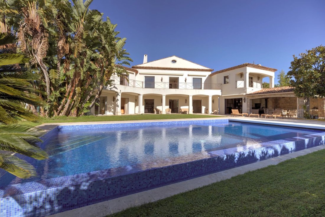 Villa in Pont du Lys-Antibes les Pins, Antibes, France 1 - 14945367