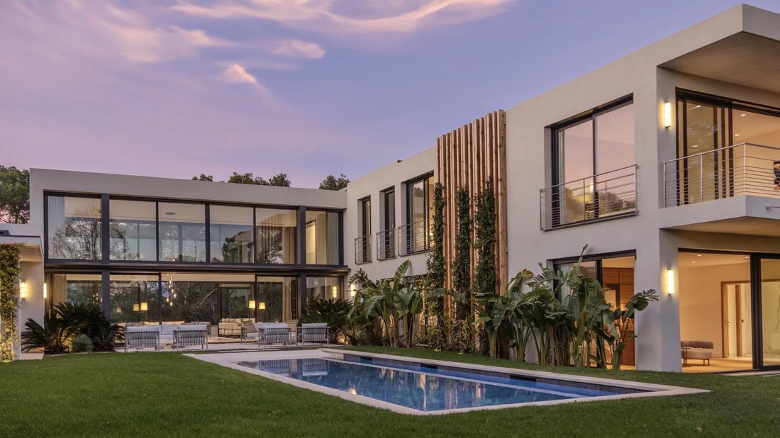 Villa in Moulieres, Le Cannet, France 2 - 14750600