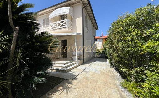 Townhouse in Center, Forte dei Marmi, Tuscany 1