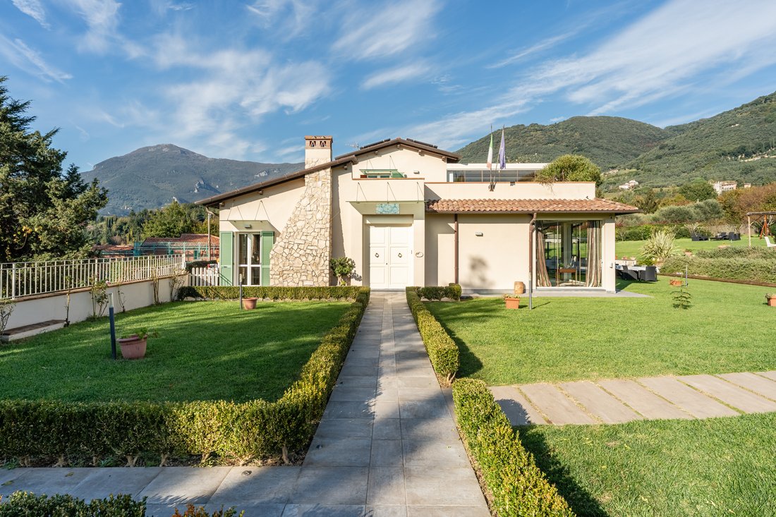 Villa in Camaiore, Tuscany, Italy 2 - 14947193