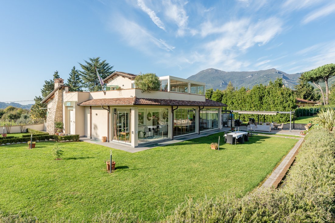 Villa in Camaiore, Tuscany, Italy 1 - 14947193