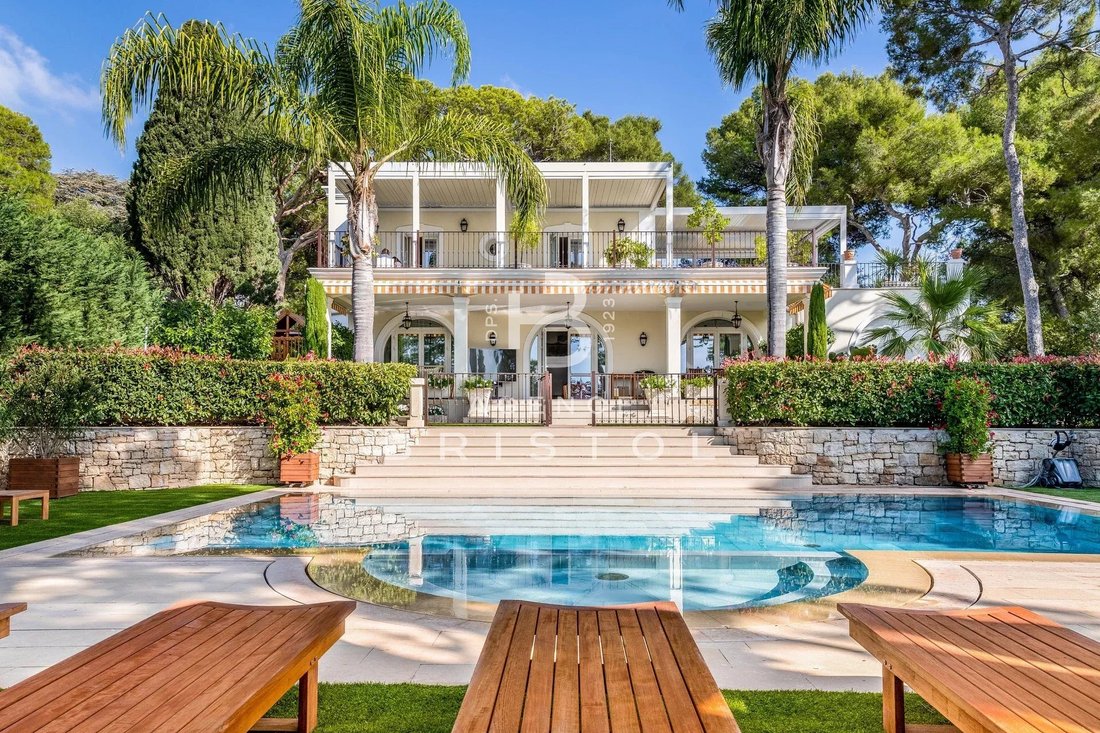 Villa in Saint-Jean-Cap-Ferrat, Provence-Alpes-Côte d'Azur, France 1 - 14531072