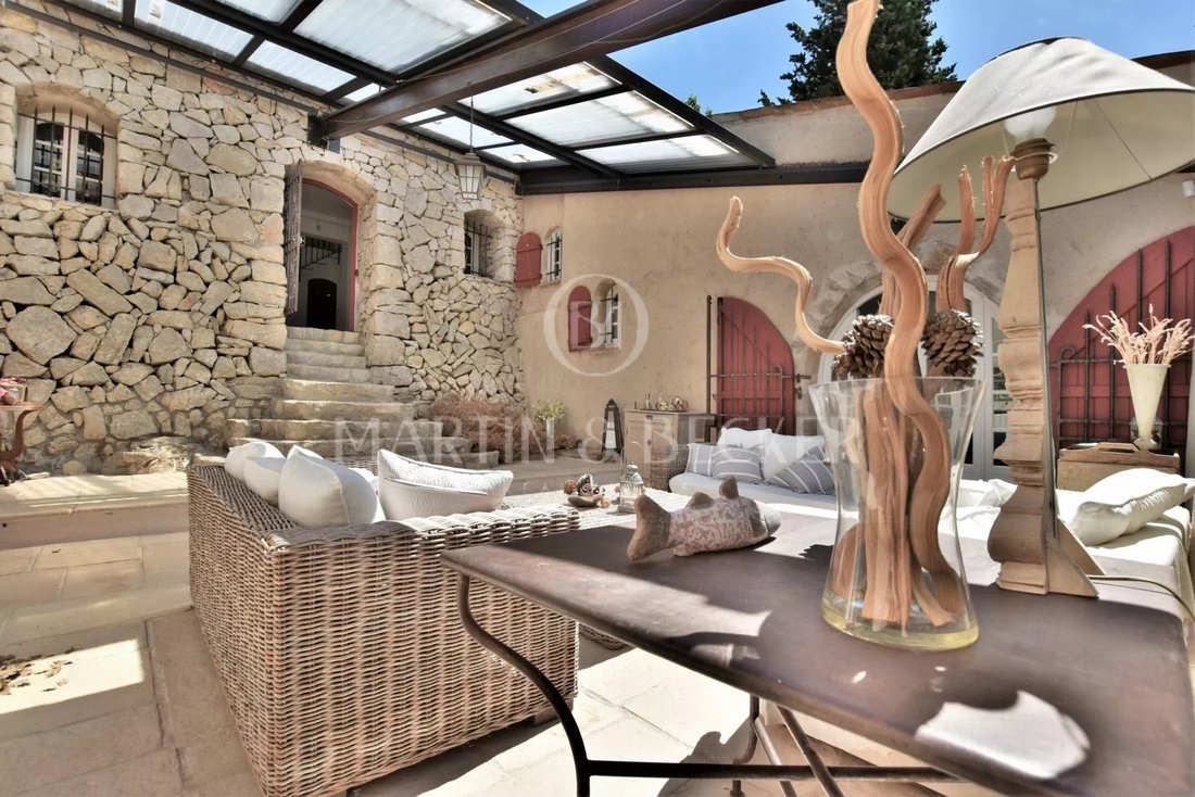 House in Châteauneuf-Grasse, Provence-Alpes-Côte d'Azur, France 1 - 12634621
