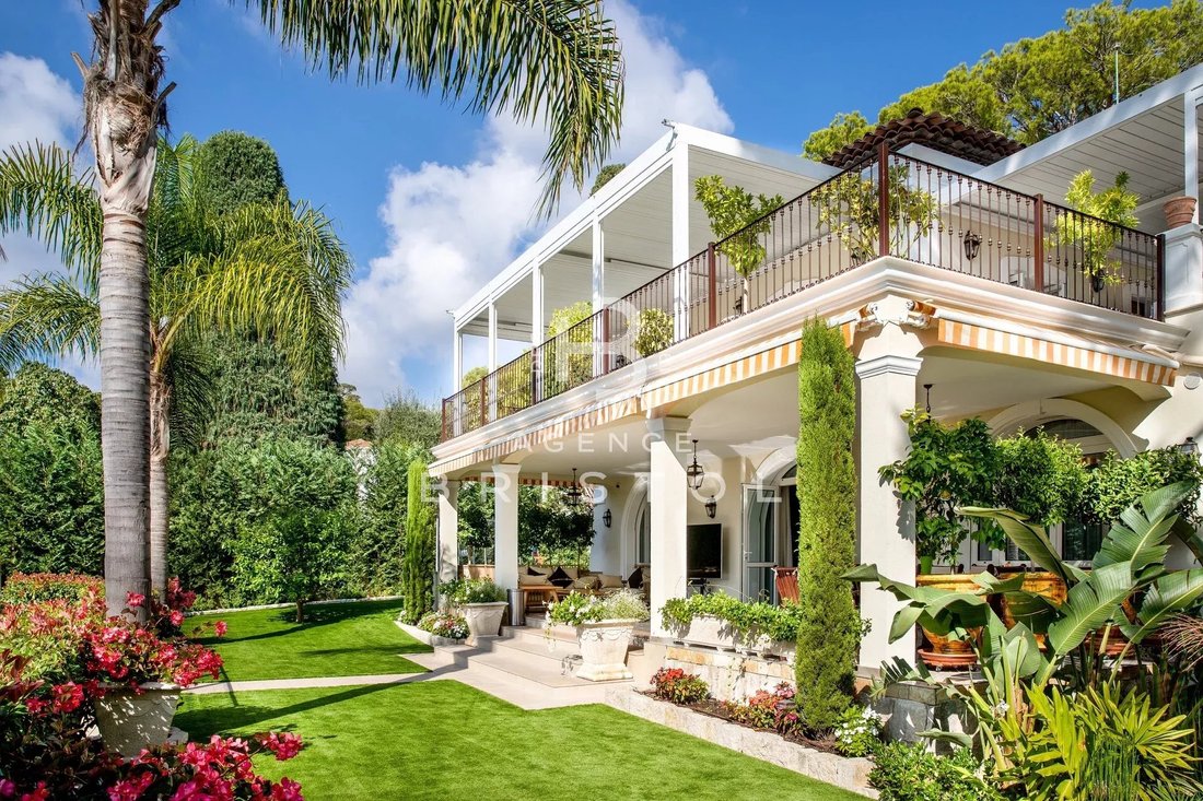 Villa in Saint-Jean-Cap-Ferrat, Provence-Alpes-Côte d'Azur, France 2 - 14531072