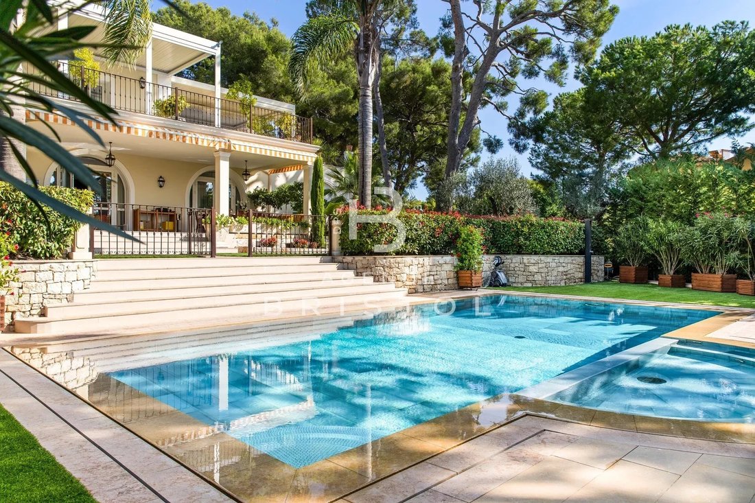 Villa in Saint-Jean-Cap-Ferrat, Provence-Alpes-Côte d'Azur, France 1 - 14531072