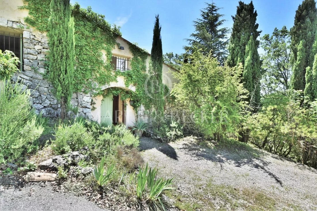House in Châteauneuf-Grasse, Provence-Alpes-Côte d'Azur, France 2 - 12634621