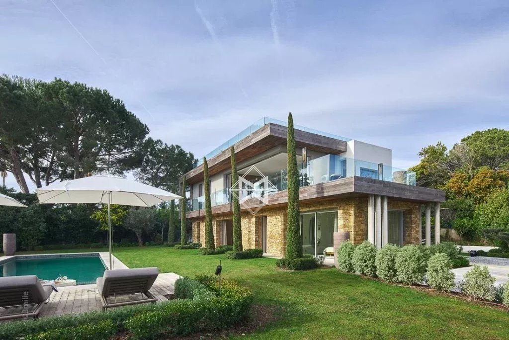 Villa in Antibes, Provence-Alpes-Côte d'Azur, France 2 - 12691281