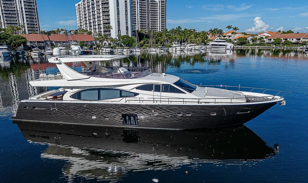 Ferretti 780