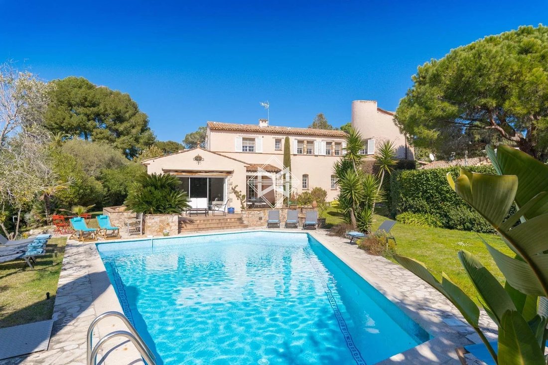 Villa in Antibes, Provence-Alpes-Côte d'Azur, France 1 - 10484066