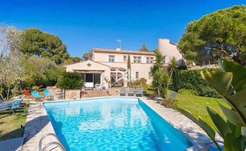 Villa in Antibes, Provence-Alpes-Côte d'Azur, France 1