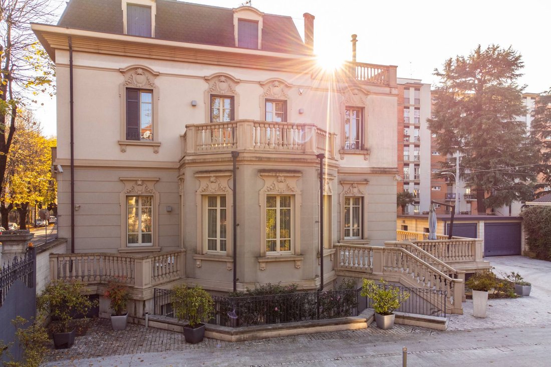 Villa in Center, Gallarate, Lombardy 3 - 14896856