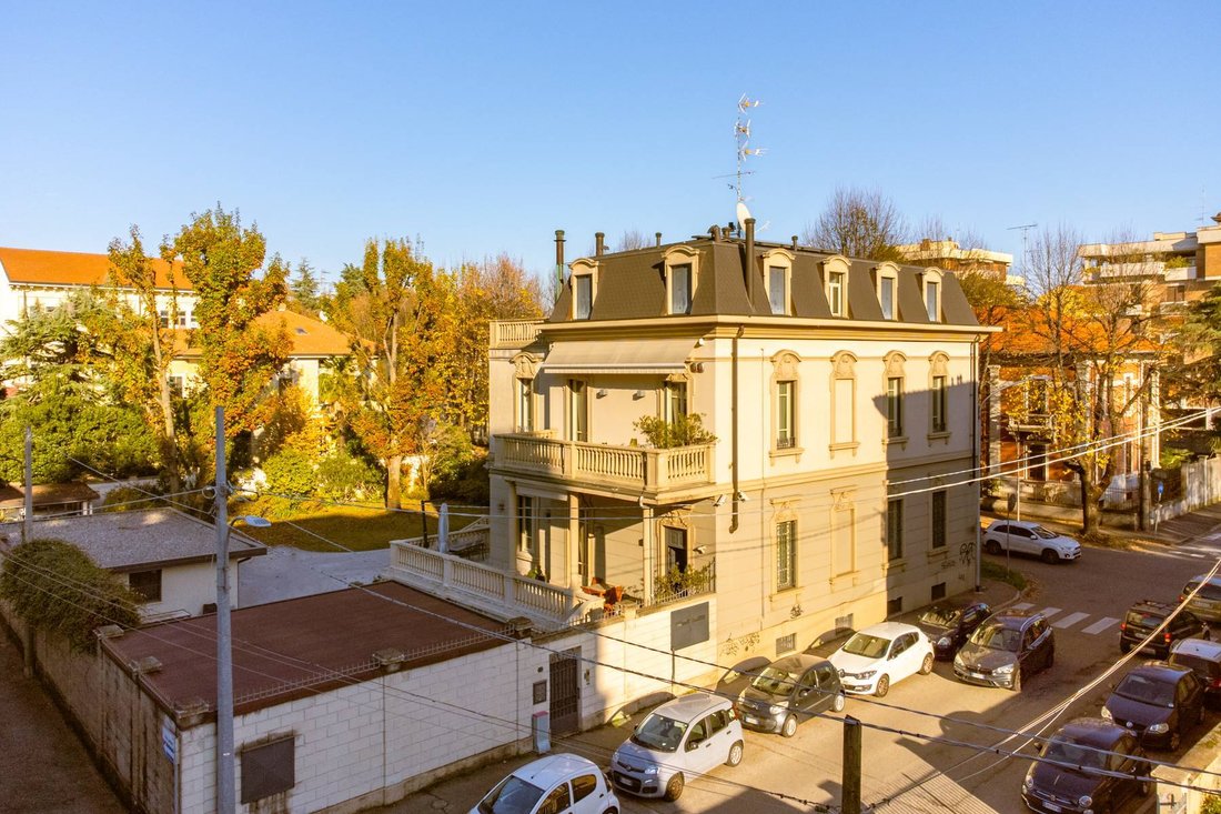 Villa in Center, Gallarate, Lombardy 4 - 14896856