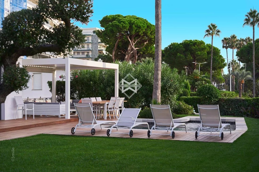 Villa in Cannes, Provence-Alpes-Côte d'Azur, France 2 - 10484614