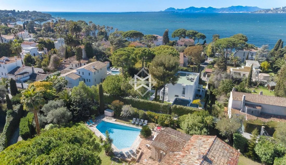 Villa in Antibes, Provence-Alpes-Côte d'Azur, France 2 - 10484066