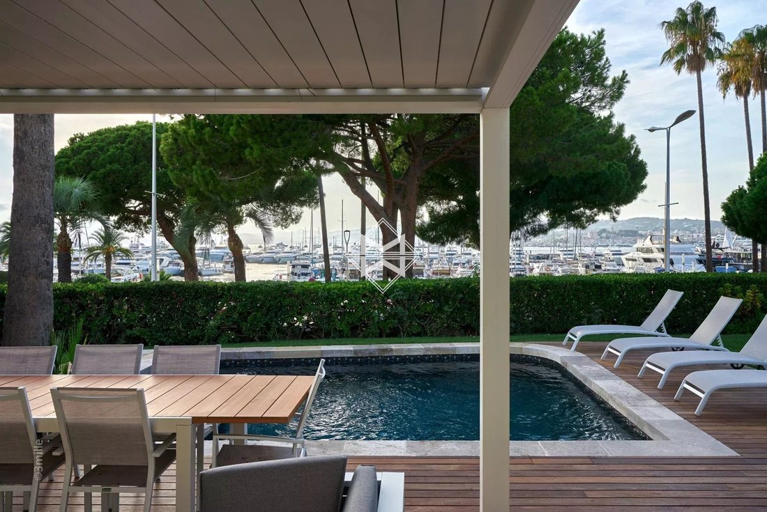 Villa in Cannes, Provence-Alpes-Côte d'Azur, France 1 - 10484614