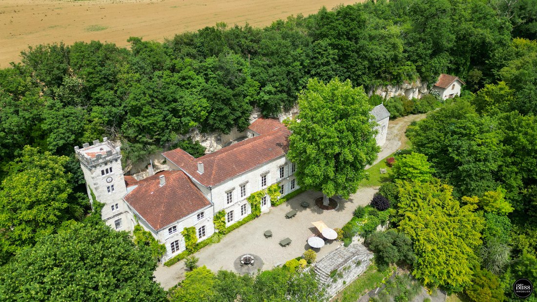Chateau in École Paul Bert-Lycée Bernard Palissy, Agen, France 1 - 14954694