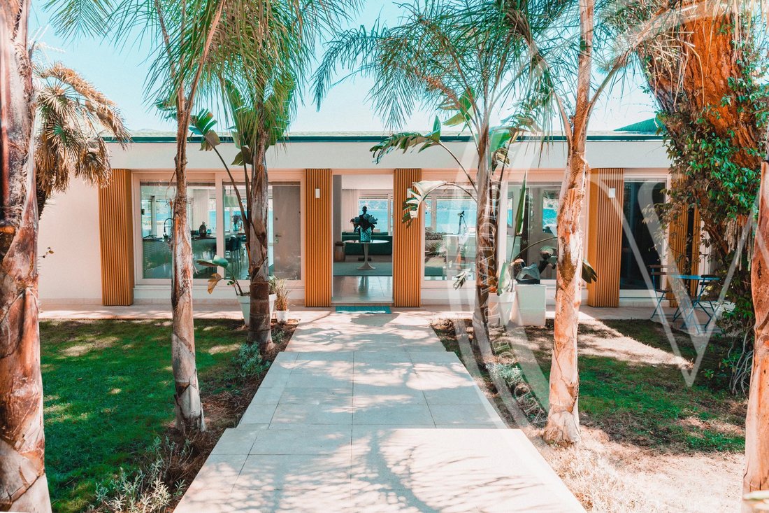 Villa in French Riviera, Provence-Alpes-Côte d'Azur, France 1 - 13690929