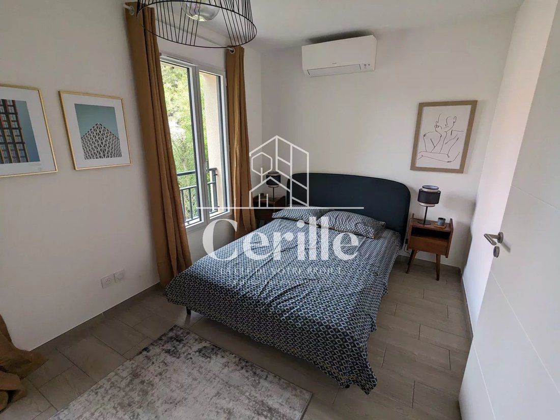 Centre, Le Pradet, France 2 - 14530972