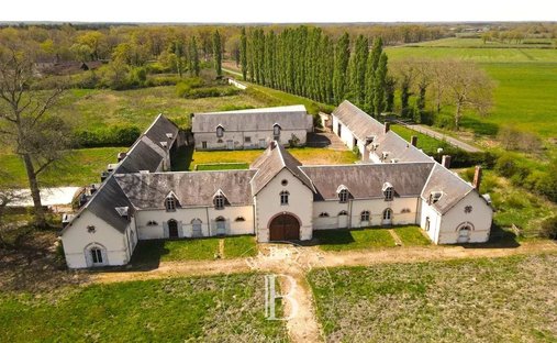 Castle for Sale in Salbris, Centre-Val de Loire, France