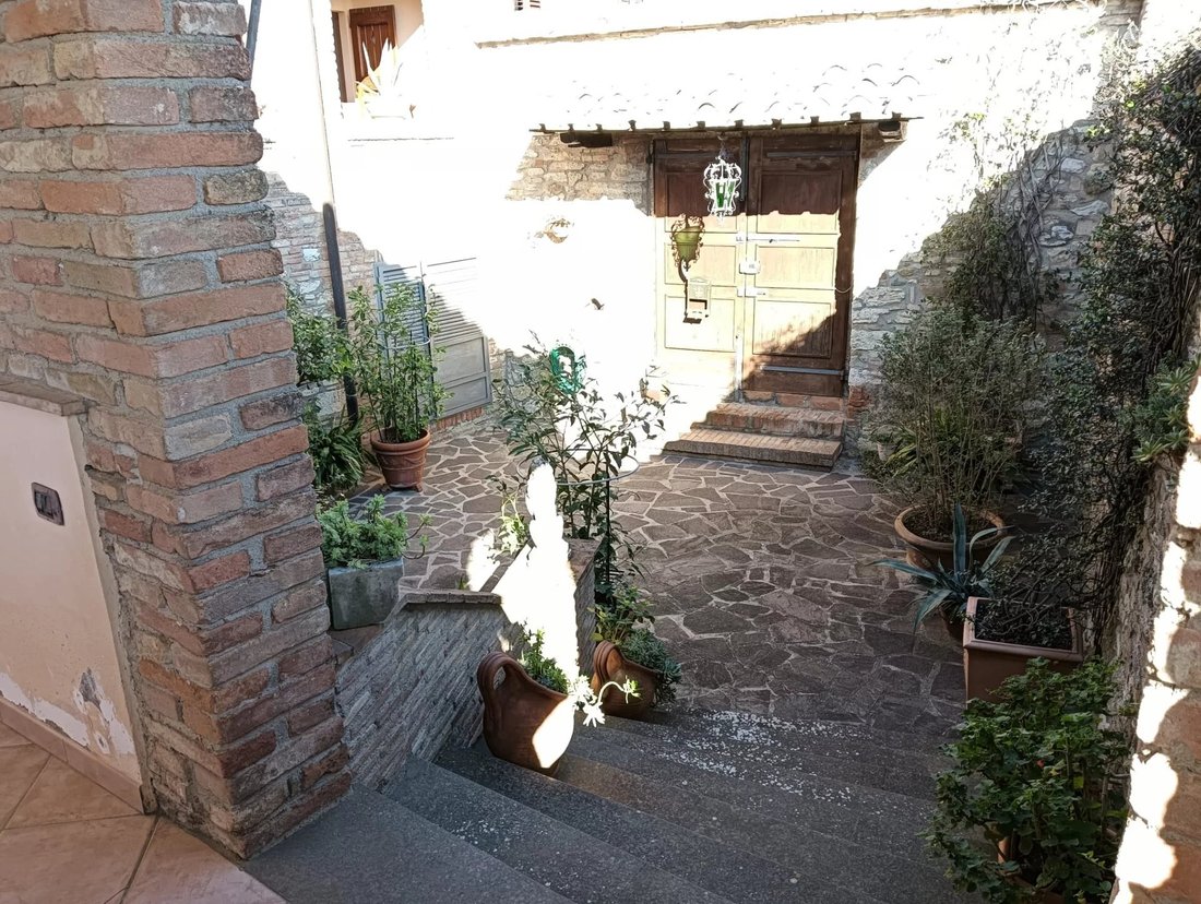 Casa en Corciano, Umbría, Italia 4 - 14952145