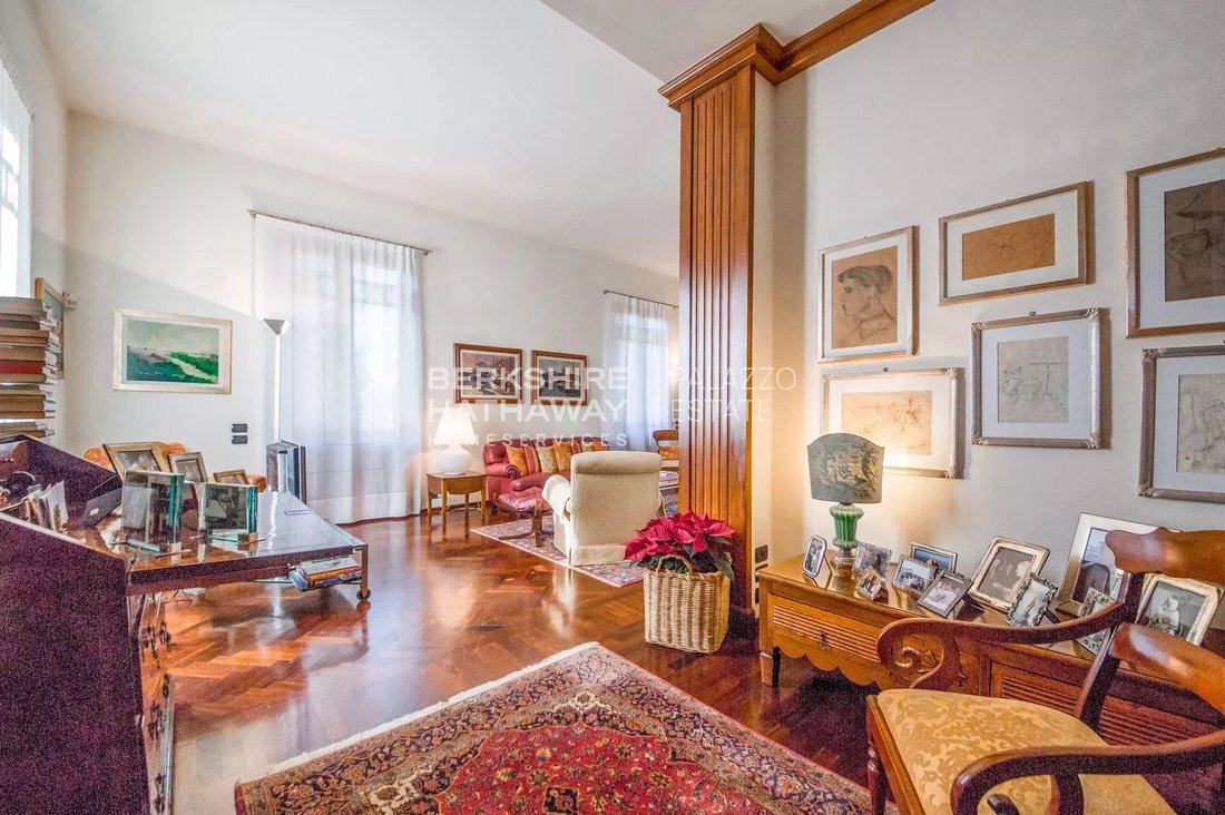 Villa in Camaiore, Tuscany, Italy 4 - 11742728