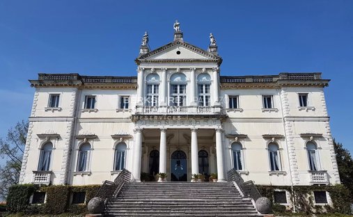 Villa in Sona, Veneto, Italy 1