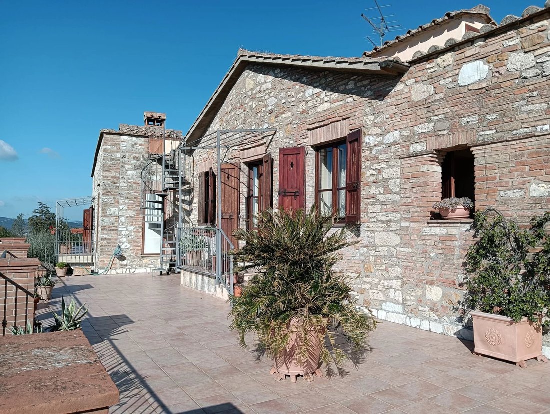Casa en Corciano, Umbría, Italia 1 - 14952145