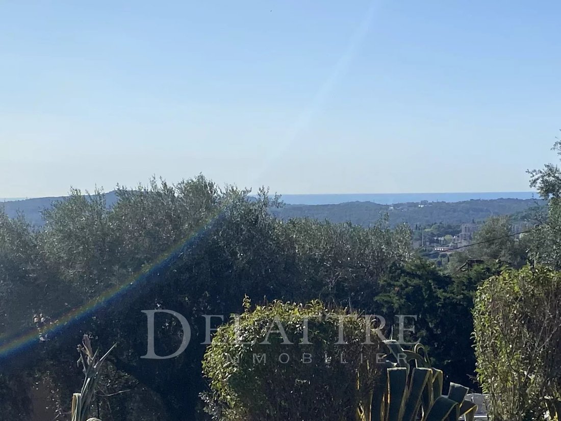 Villa in Grasse, Provence-Alpes-Côte d'Azur, France 1 - 13292256