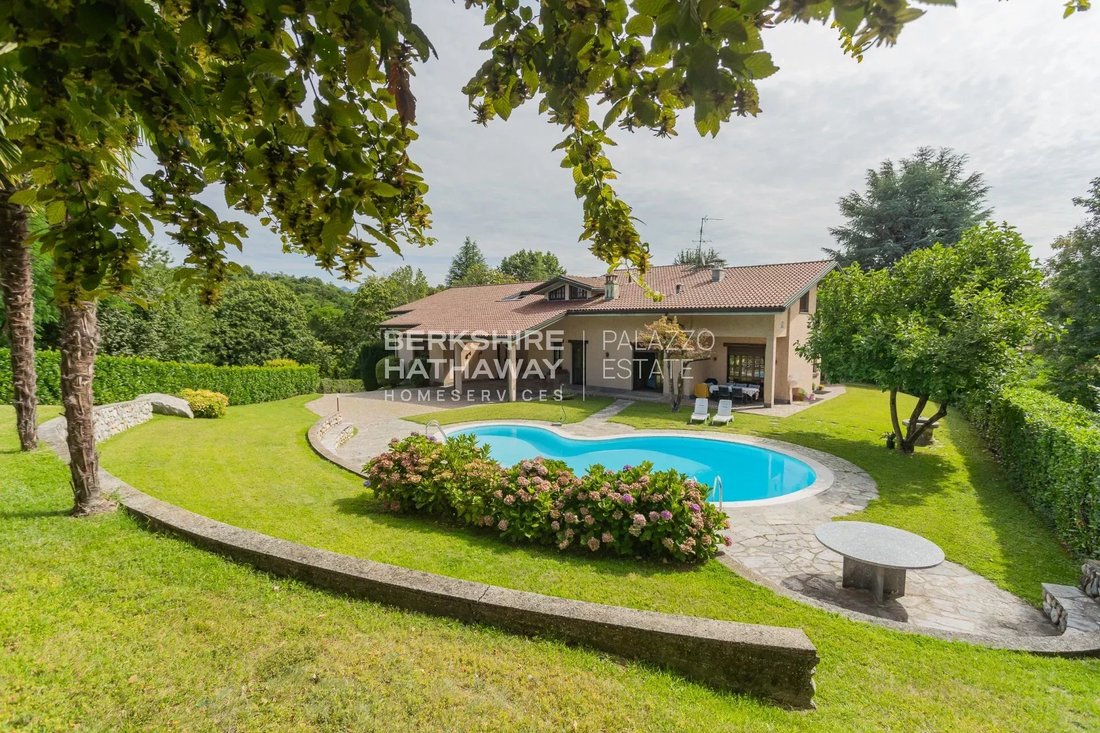 Villa in Inverigo, Lombardy, Italy 2 - 13218905